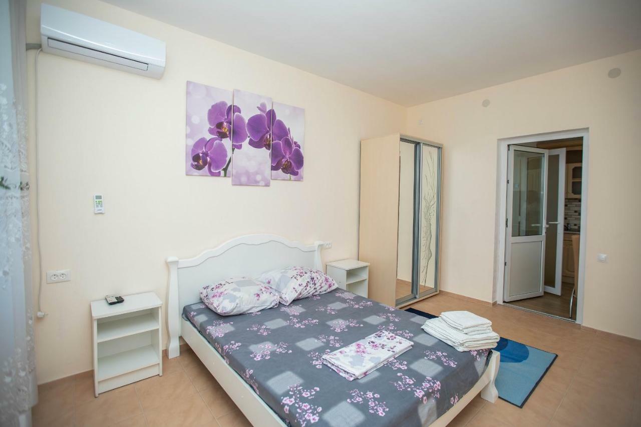 Amalia Hotel Zaliznyi Port Exterior foto