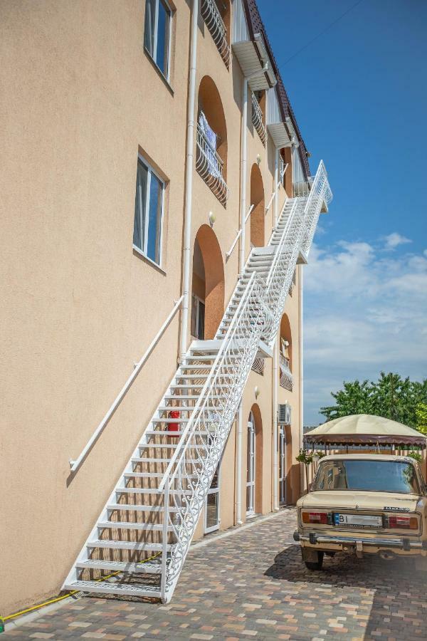Amalia Hotel Zaliznyi Port Exterior foto